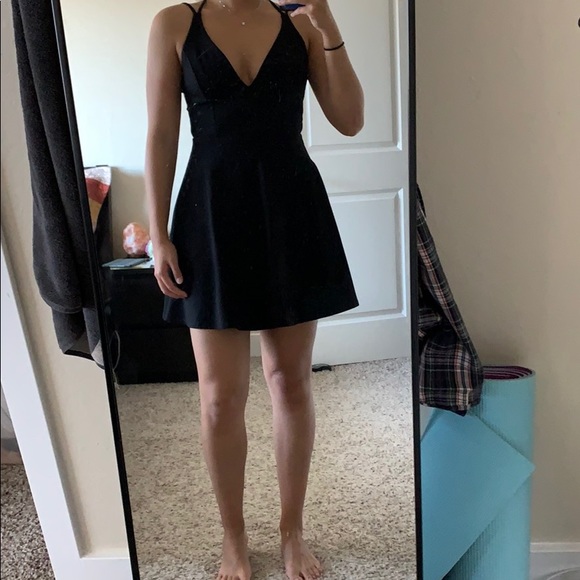 Lulu’s Black V plunge Dress - Picture 5 of 7